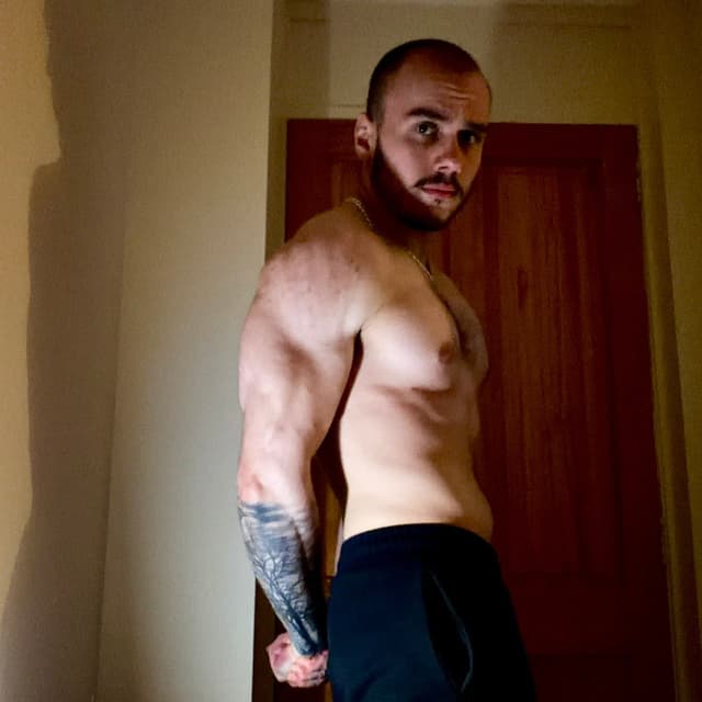 Recent photo of Piotrek showing his gym progress